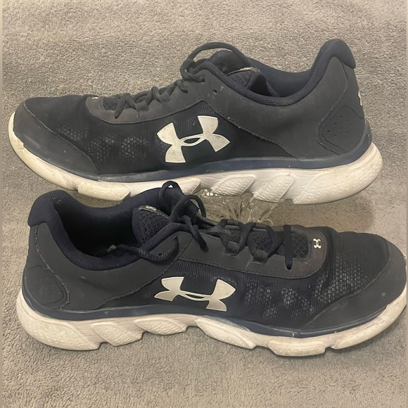 Under Armour      Men’s Navy Sneakers - Picture 3 of 7